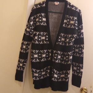 Aztec Print Sweater 🔥Bundle and save 3/$21🔥